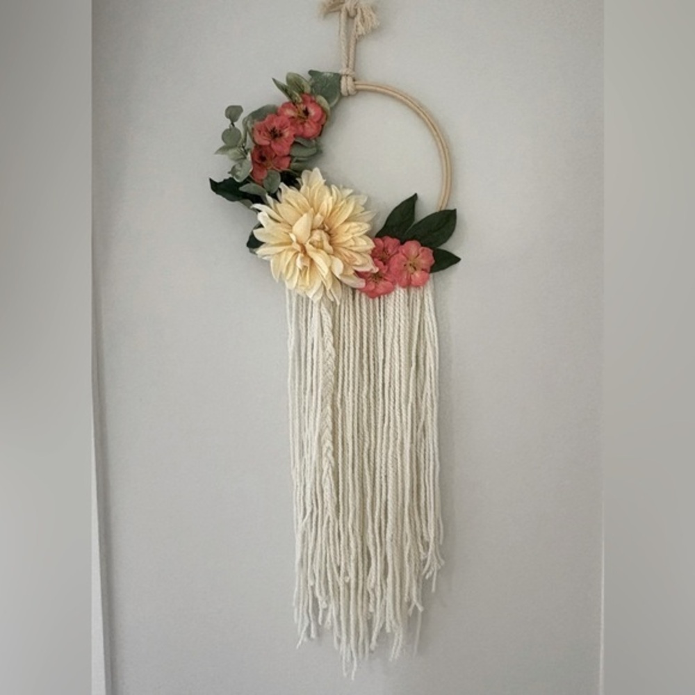 HANDMADE | Floral Wall Hanging with Cream Tassels